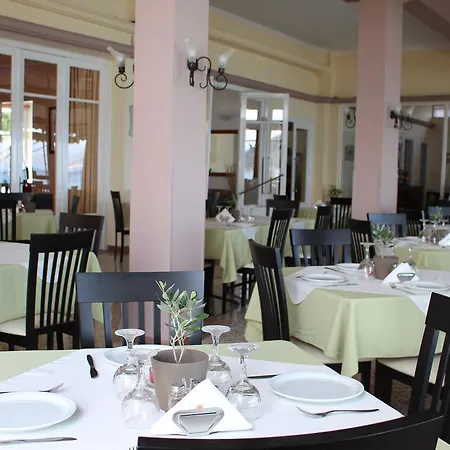 Szálloda Solon Toló